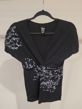 Lilikoi - Black V-Neck Floral Print Top